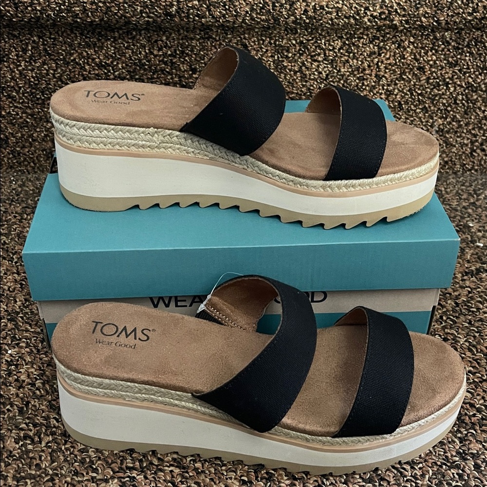 Women’s TOMS Lilo Black Canvas Sandals Size 9 New in box